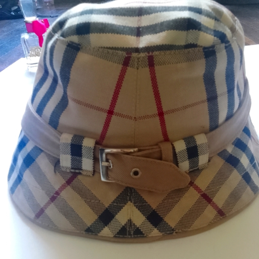 Authentic Burberry Beige and Black Nova Check Bucket Hat In Size Medium